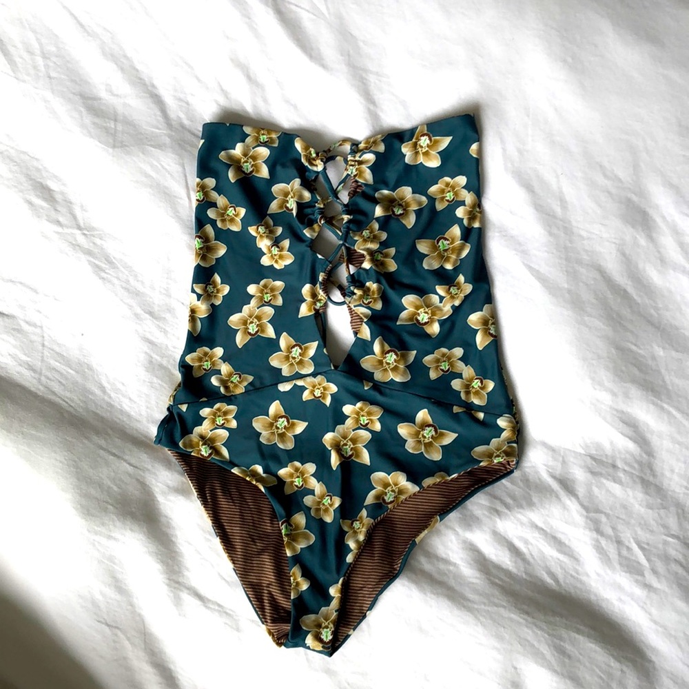 Acacia one piece